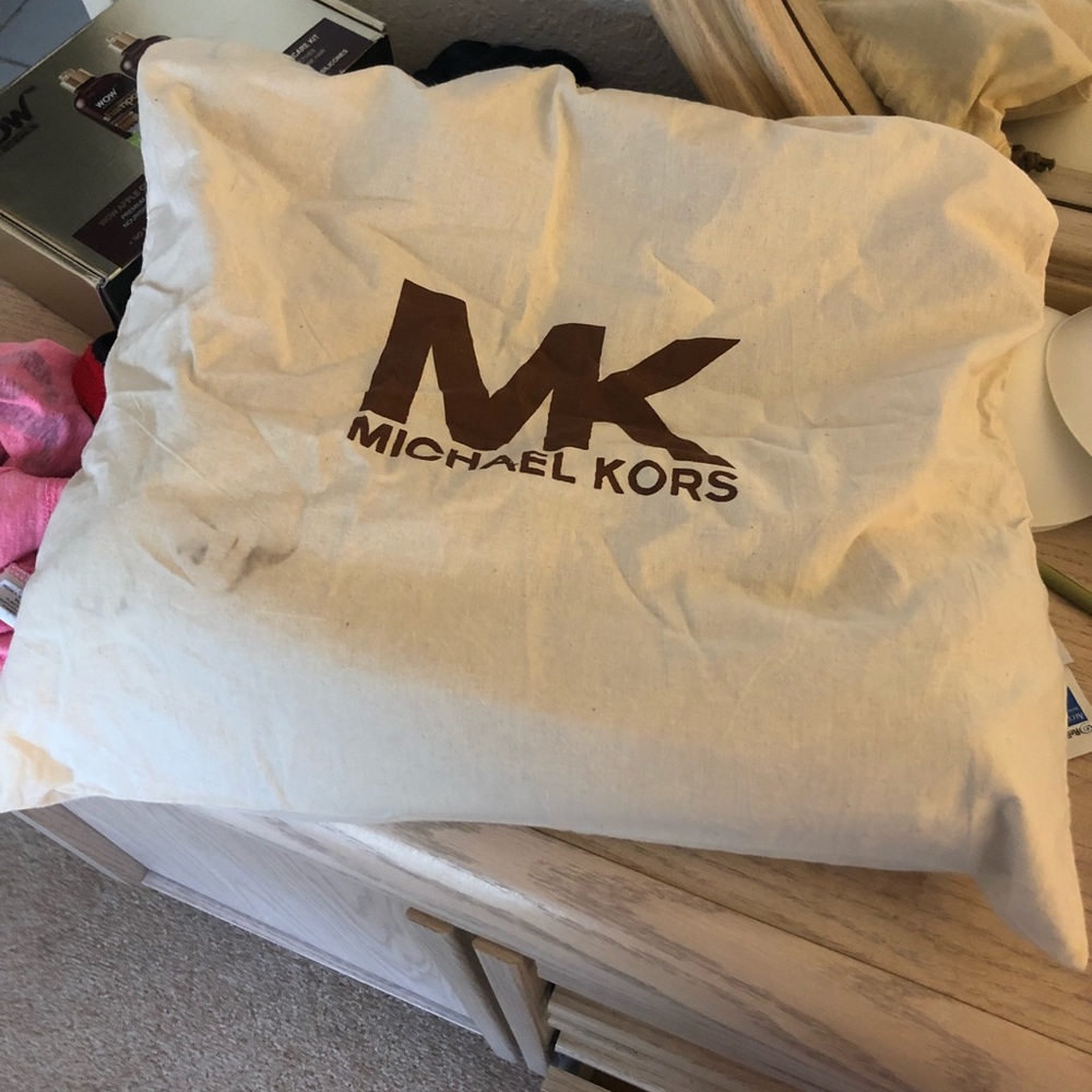 Mikael Kors Gansevoort Tote - Picture 5 of 8